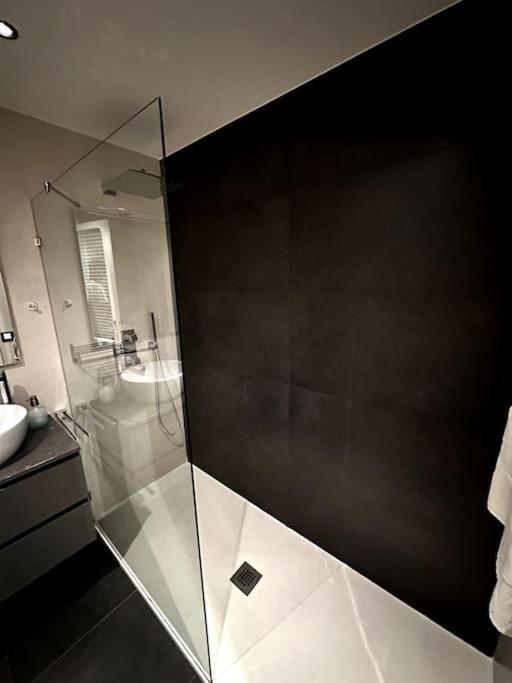 Apartamento Con Parking En Centro De Madrid-Chamberi Apartment Luaran gambar